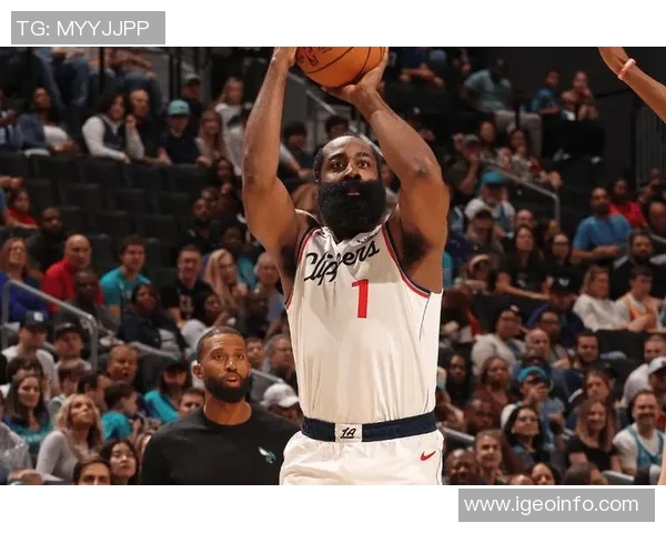 哈登：当年我改造后撤步跳投时很多人质疑，现在已被广泛运用，我很骄傲